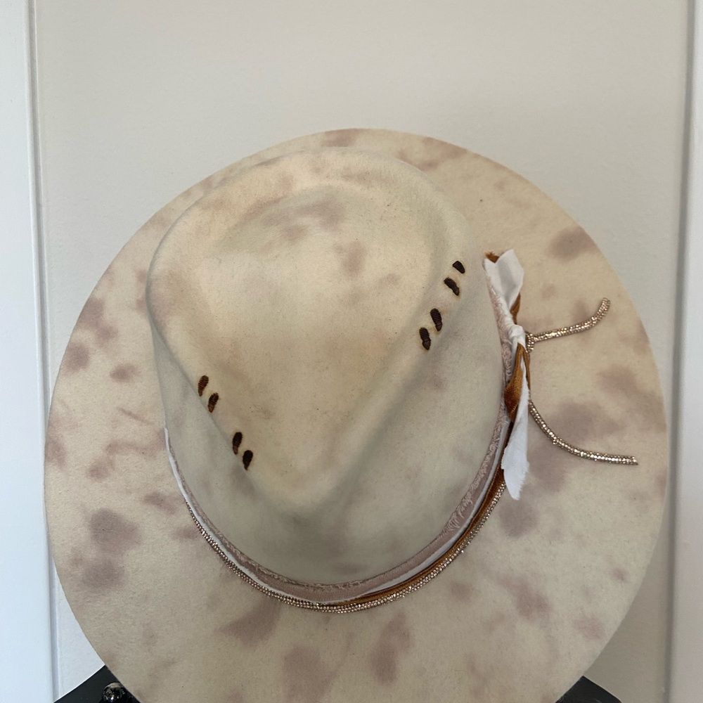 Stylish Cream Hat with Brown Accents
